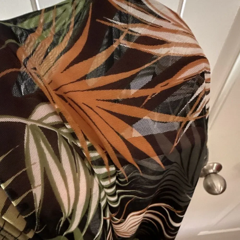 Kona Sol Tropical Leaf Print Halter Tankini Swim Top Built-In Bra Black M - Picture 9 of 9